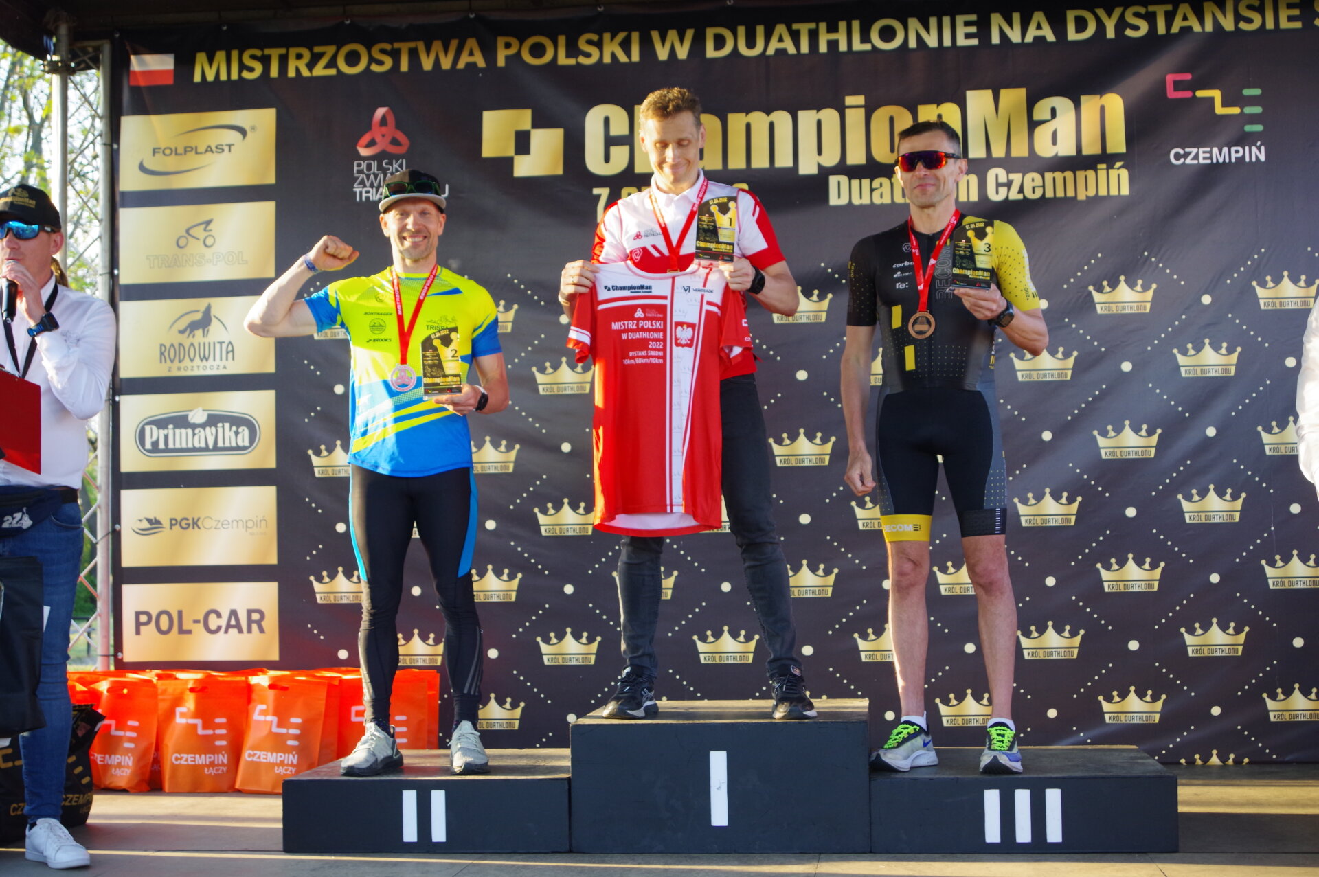 Na zdjęciu: Pan Marcin Borycki na najwyższym podium na Mistrzostwach Polski w Duathlonie na dystansie średnim