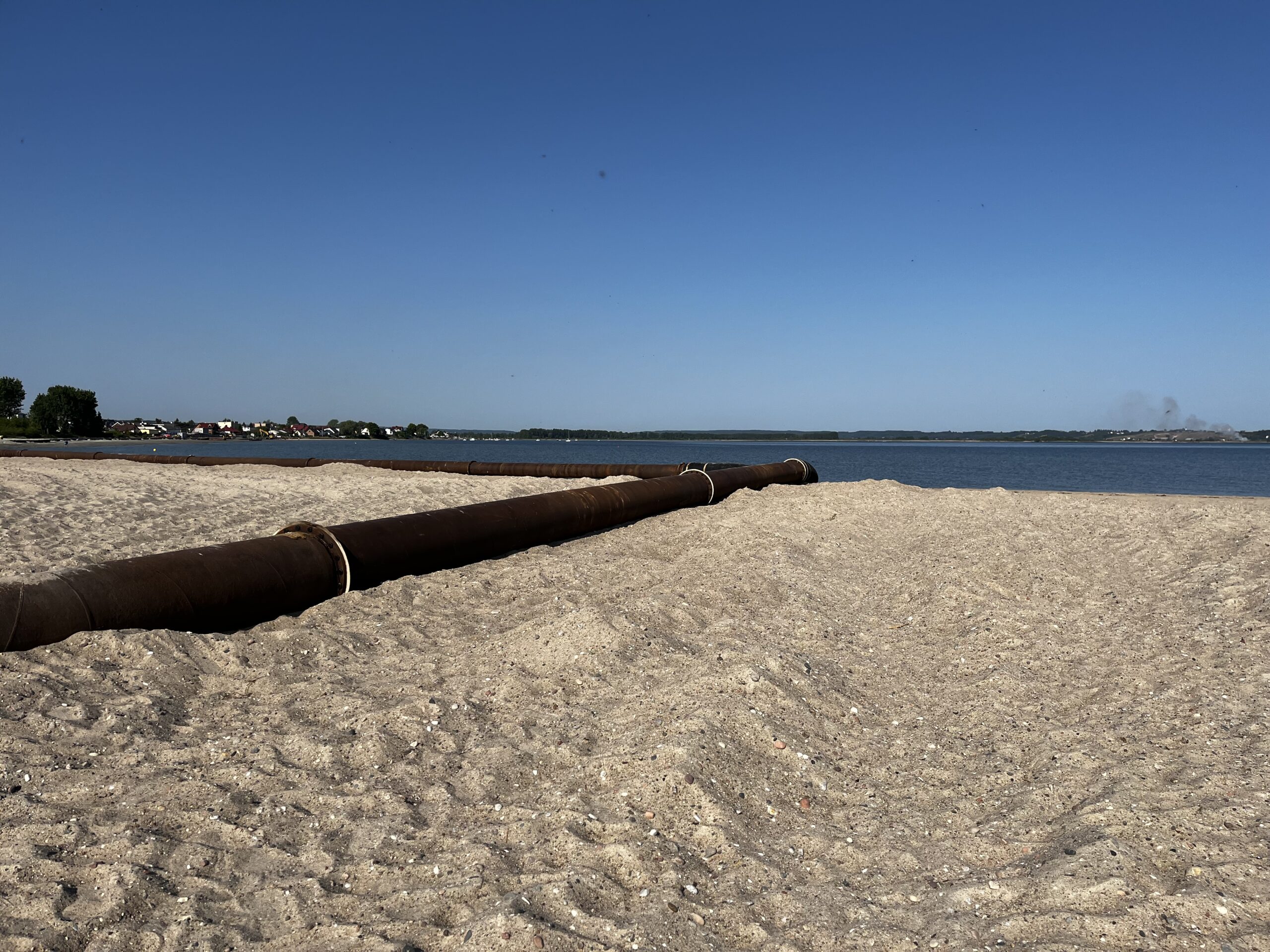Prace związane z odbudową wybrzeża w Rewie na odcinku plaży równoległym do bulwaru i ulicy Morskiej. Fot. Kosakowo Sport